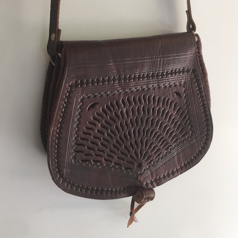 Stunning hand tooled VTG Leather crossbody bag